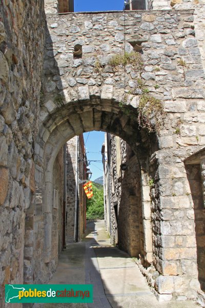 Albanyà - Portal medieval