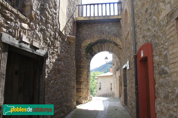 Albanyà - Portal medieval