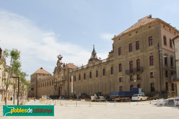 Cervera - Universitat, façana exterior