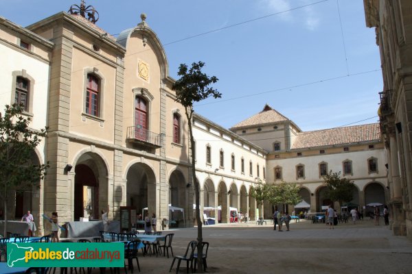 Cervera - Universitat, pati d'entrada (Foto: Albert Esteves, 2014) Cervera - Universitat, pati d'entrada