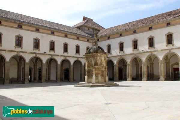 Cervera - Universitat, claustre (Foto: Albert Esteves, 2014) Cervera - Universitat, claustre
