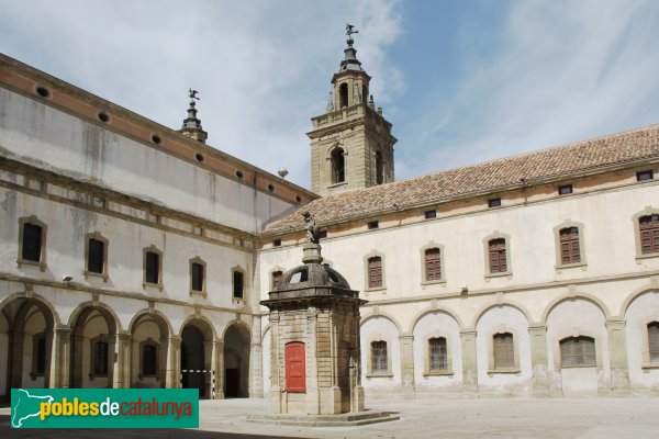 Cervera - Universitat, claustre (Foto: Albert Esteves, 2014) Cervera - Universitat, claustre