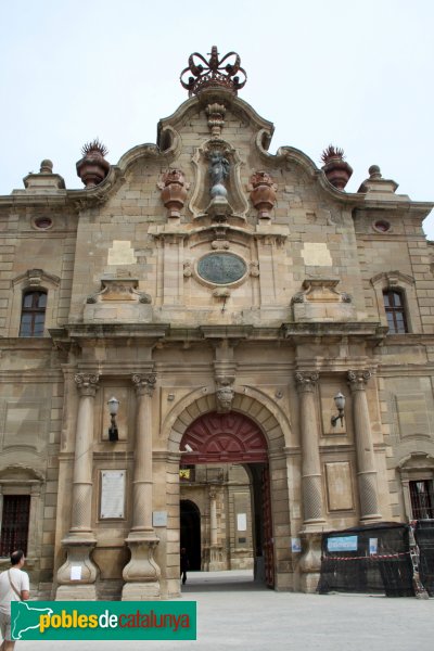 Cervera - Universitat, façana exterior (Foto: Albert Esteves, 2014) Cervera - Universitat, façana exterior