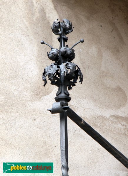 Cervera - Casa Vega, detall de la barana del balcó (Foto: Albert Esteves, 2014) Cervera - Casa Vega, detall de la barana del balcó