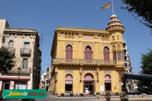 Sant Feliu de Guíxols - Casino La Constància (Foto: Albert Esteves, 2012) Sant Feliu de Guíxols - Casino La Constància