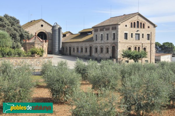 Caldes de Montbui - Torre Marimon. Edificis a la banda dreta