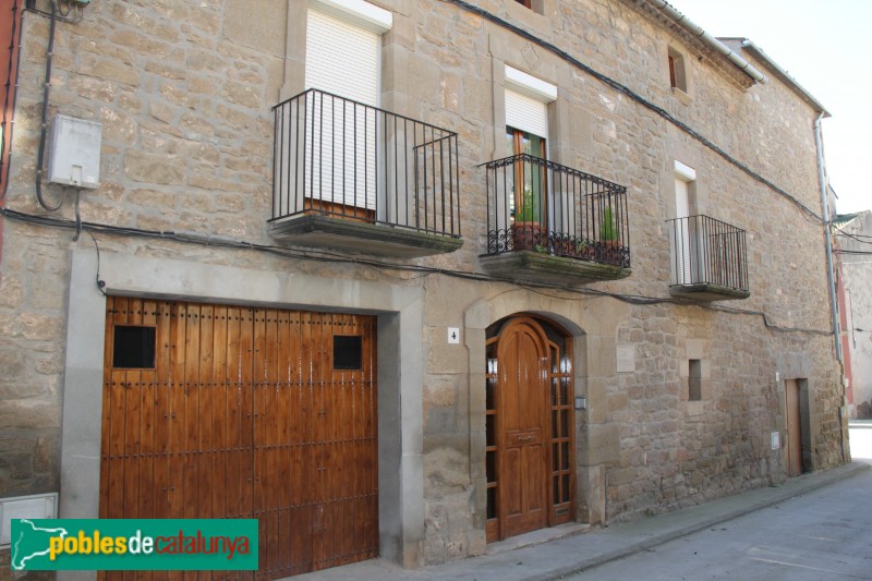 Plans de Sió - Carrer Major de Sisteró, amb Cal Gendó al fons