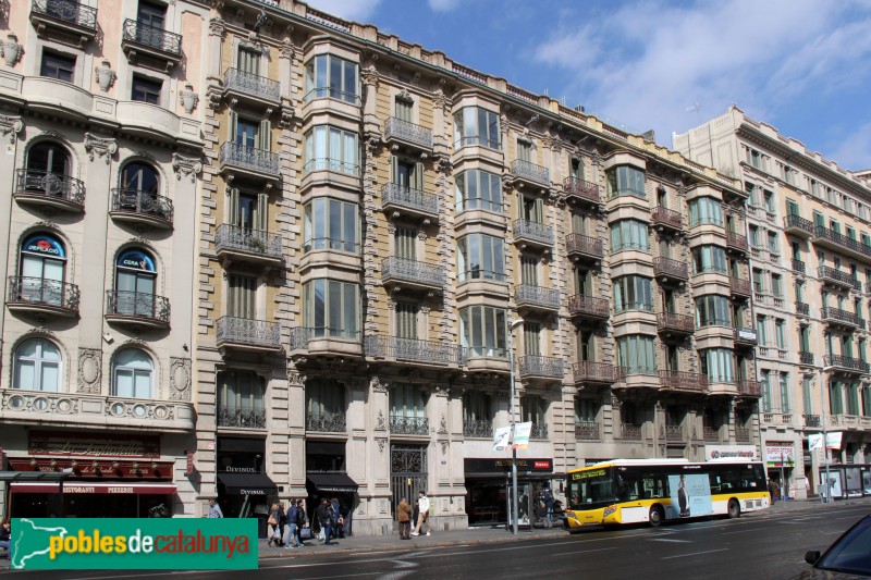 Barcelona - Ronda Universitat, 33-35 (Foto: Albert Esteves, 2015) Barcelona - Ronda Universitat, 33-35