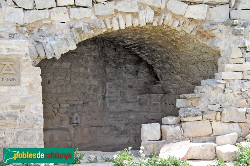 Estaràs - Castell d'Alta-riba (Foto: Albert Esteves, 2015) Estaràs - Castell d'Alta-riba