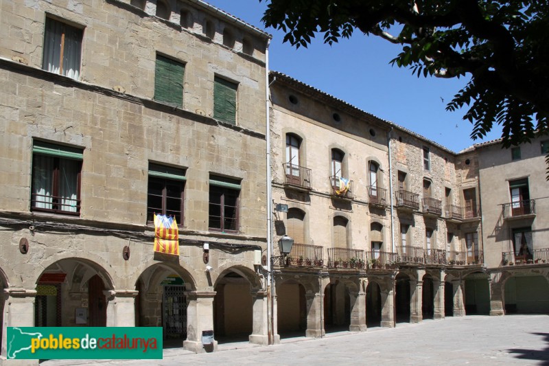 Guissona - Plaça Major, amb la casa Erill en primer pla