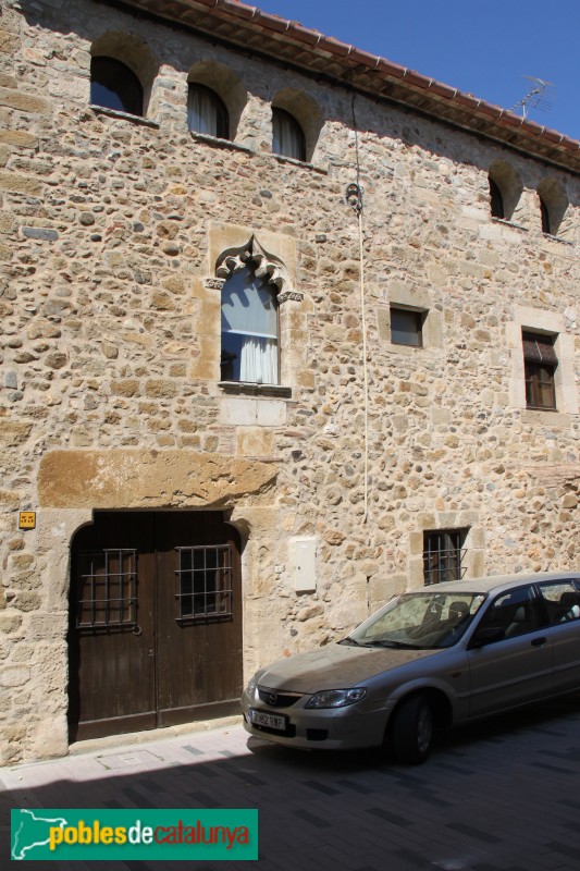 Corçà - Casa al carrer Major