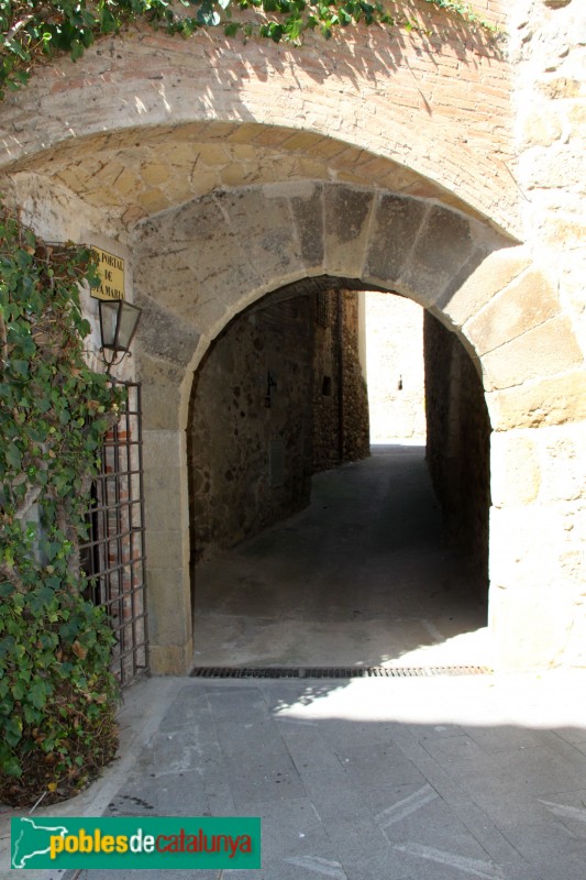 Corçà - Portal de Santa Maria