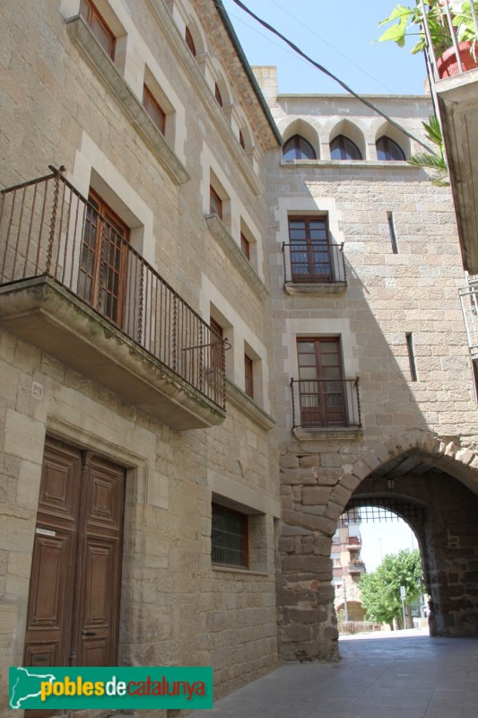 Guissona - Portal de l'Àngel (Foto: Albert Esteves, 2015) Guissona - Portal de l'Àngel