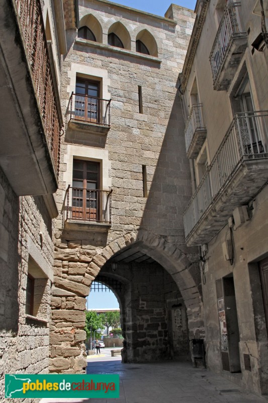Guissona - Portal de l'Àngel (Foto: Albert Esteves, 2015) Guissona - Portal de l'Àngel
