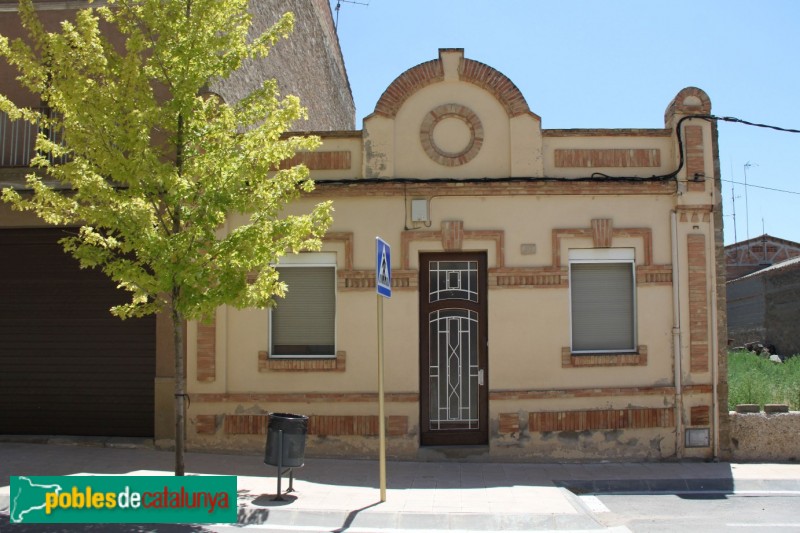 Guissona - Avinguda 11 de Setembre, 30 (Foto: Albert Esteves, 2015) Guissona - Avinguda 11 de Setembre, 30