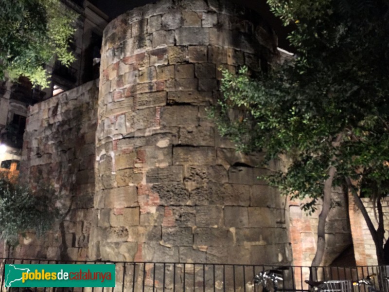 Barcelona - Muralla de la plaça Traginers (Foto: Albert Esteves, 2015) Barcelona - Muralla de la plaça Traginers