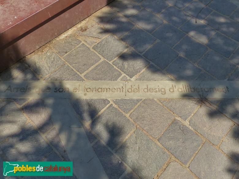 Barcelona - Escultura "Les nostres arrels" (Foto: Graciel·la Vidal, 2015) Barcelona - Escultura "Les nostres arrels"