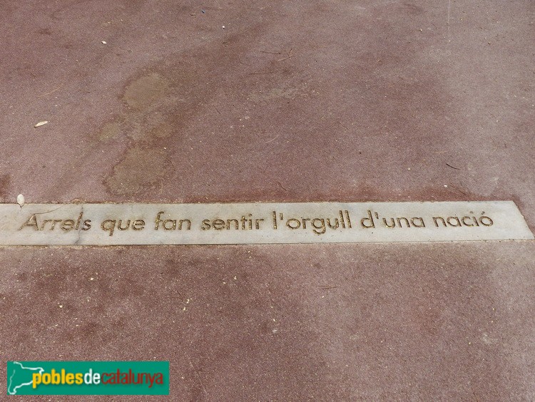 Barcelona - Escultura "Les nostres arrels" (Foto: Graciel·la Vidal, 2015) Barcelona - Escultura "Les nostres arrels"