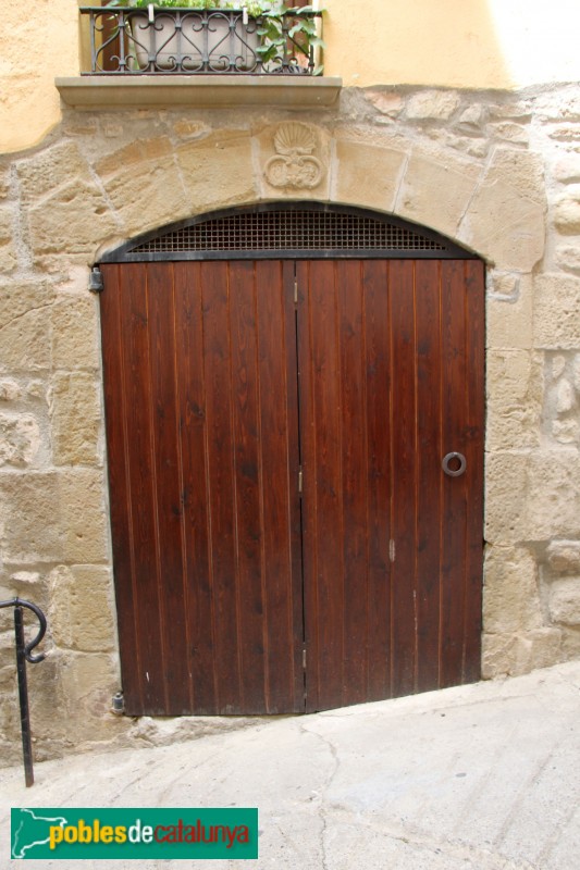 Sanaüja - Portal d'una casa a la Baixada de Sant Roc