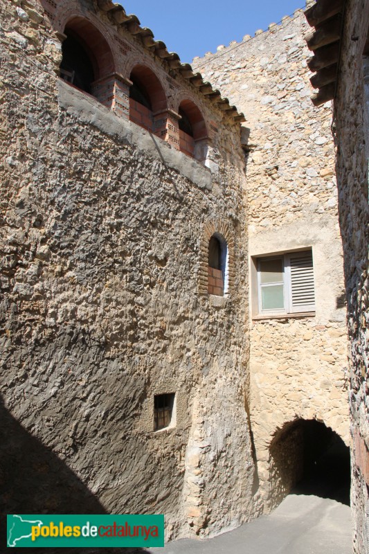 Ullà - Portal del carrer de la Muntanya