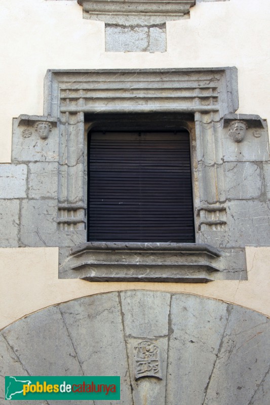 Bellcaire d'Empordà - Finestra del carrer Major, 8