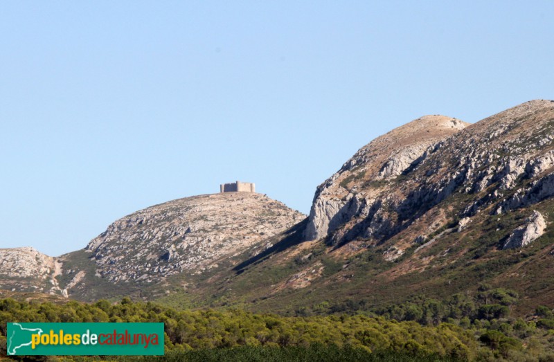 Torroella de Montgrí - Castell de Montgrí des de Bellcaire (Foto: Albert Esteves, 2015) Torroella de Montgrí - Castell de Montgrí des de Bellcaire