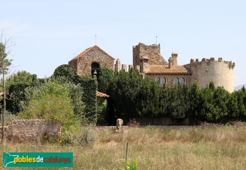 La Tallada - Sant Mateu de Canet, amb el castell al darrera