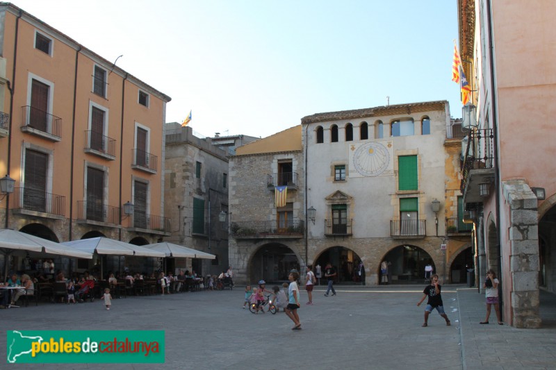 Torroella de Montgrí - Plaça de la Vila, 12