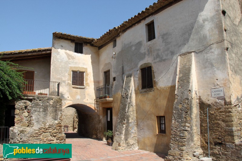 Ullastret - Casa del poble (Foto: Albert Esteves, 2015) Ullastret - Casa del poble