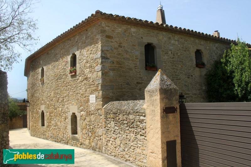 Ullastret - Casa del poble (Foto: Albert Esteves, 2015) Ullastret - Casa del poble