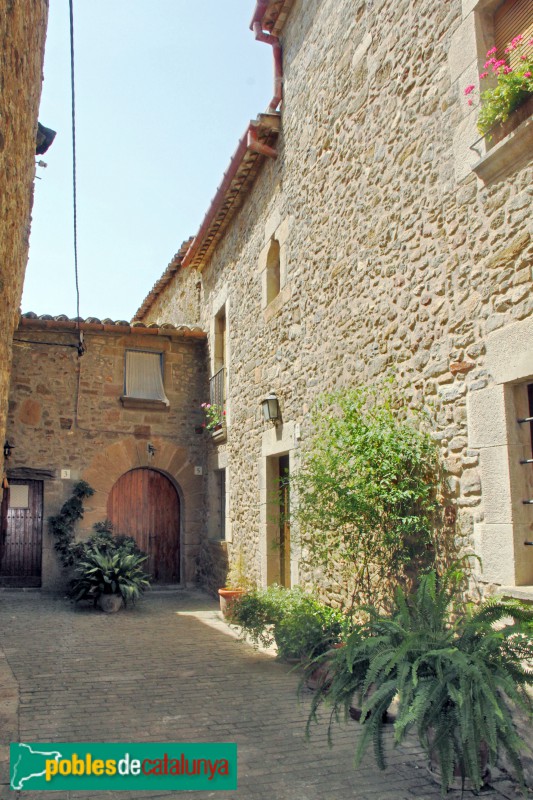 Ullastret - Casa del poble (Foto: Albert Esteves, 2015) Ullastret - Casa del poble