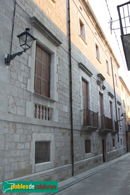 Torroella de Montgrí - Palau Solterra, façana del carrer Codina