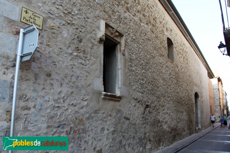 Torroella de Montgrí - Finestra del carrer Porta Nova