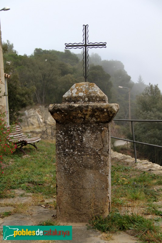 Granera - Creu al costat de l'església de Sant Martí