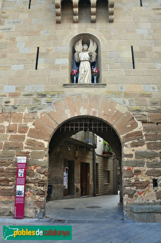 Guissona - Portal de l'Àngel (Foto: Alberto González Rovira, 2015) Guissona - Portal de l'Àngel