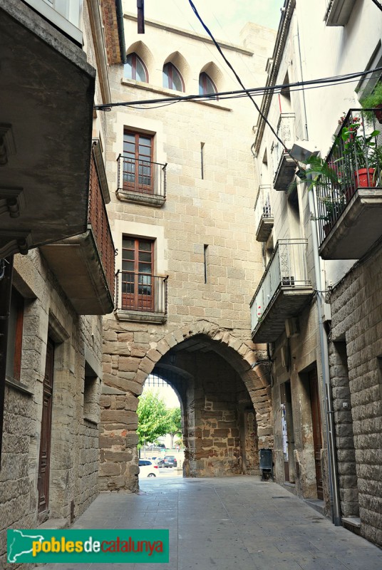 Guissona - Portal de l'Àngel (Foto: Alberto González Rovira, 2015) Guissona - Portal de l'Àngel