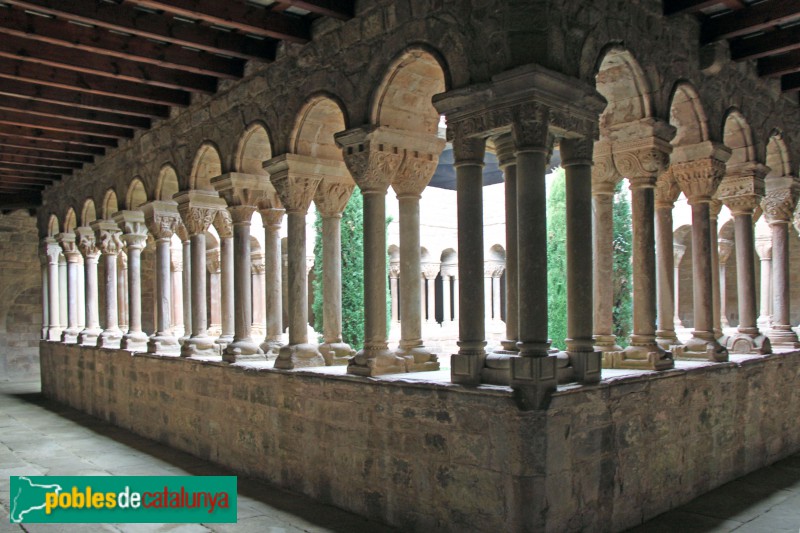 L'Estany - Claustre del monestir de Santa Maria