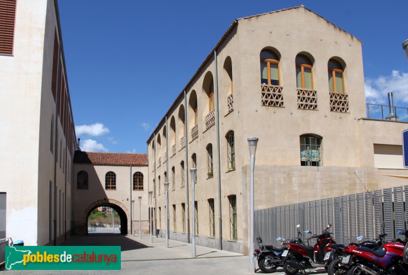 Sant Feliu de Llobregat - Pisos Bertrand (Foto: Albert Esteves, 2016) Sant Feliu de Llobregat - Pisos Bertrand