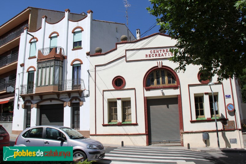 Santa Maria d'Oló - Cal Telèfonos i Centre Recreatiu