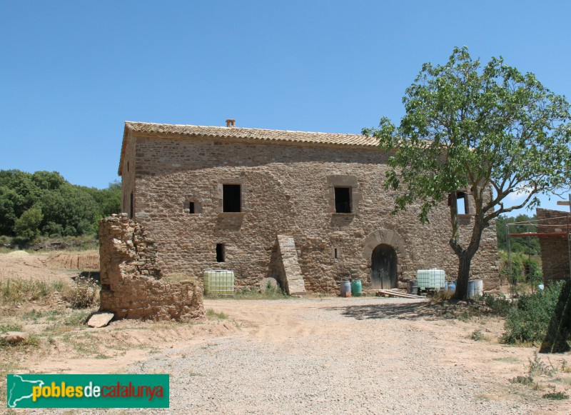 Santa Maria d'Oló - Mas de Sant Miquel (Foto: Albert Esteves, 2016) Santa Maria d'Oló - Mas de Sant Miquel