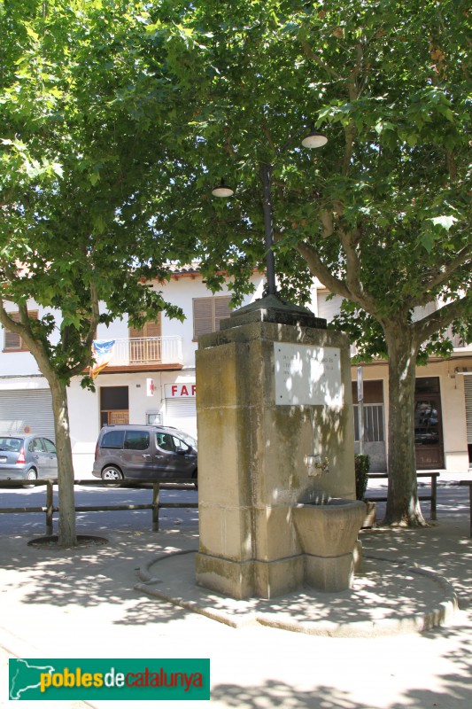 Santa Maria d'Oló - Font de la Plaça