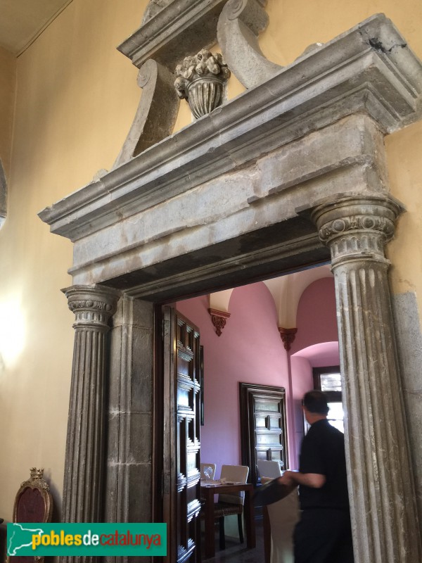 Torroella de Montgrí - Palau Reial (Mirador), porta interior