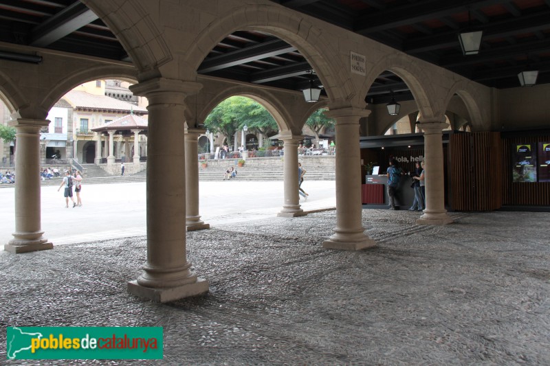 Barcelona - Poble Espanyol, Ajuntament de Vall-de-roures (Foto: Albert Esteves, 2016) Barcelona - Poble Espanyol, Ajuntament de Vall-de-roures