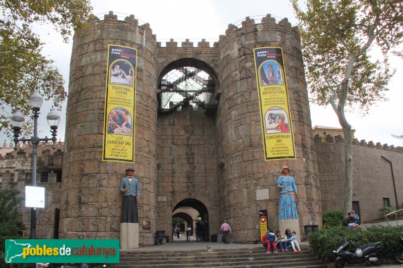 Barcelona - Poble Espanyol, porta de San Vicente (Foto: Albert Esteves, 2016) Barcelona - Poble Espanyol, porta de San Vicente