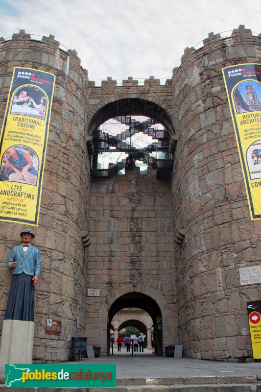 Barcelona - Poble Espanyol, porta de San Vicente (Foto: Albert Esteves, 2016) Barcelona - Poble Espanyol, porta de San Vicente