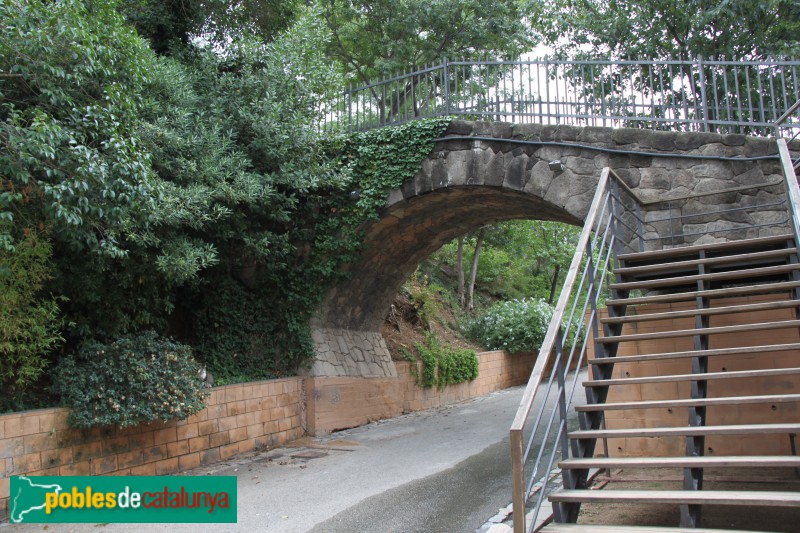 Barcelona - Poble Espanyol, pont romànic de Campdevànol