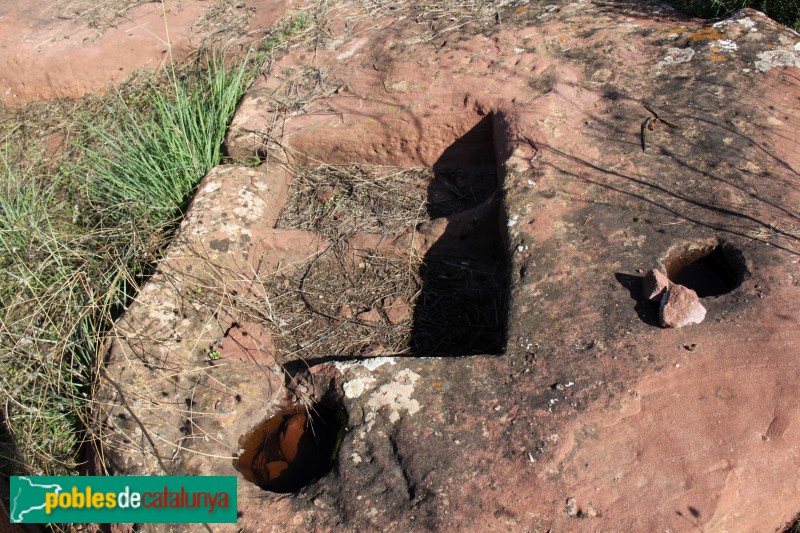 Cervelló - Castell. Latrines (Foto: Albert Esteves, 2016) Cervelló - Castell. Latrines