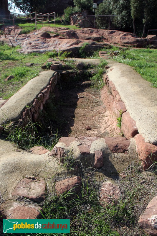 Cervelló - Castell. Habitatges (Foto: Albert Esteves, 2016) Cervelló - Castell. Habitatges