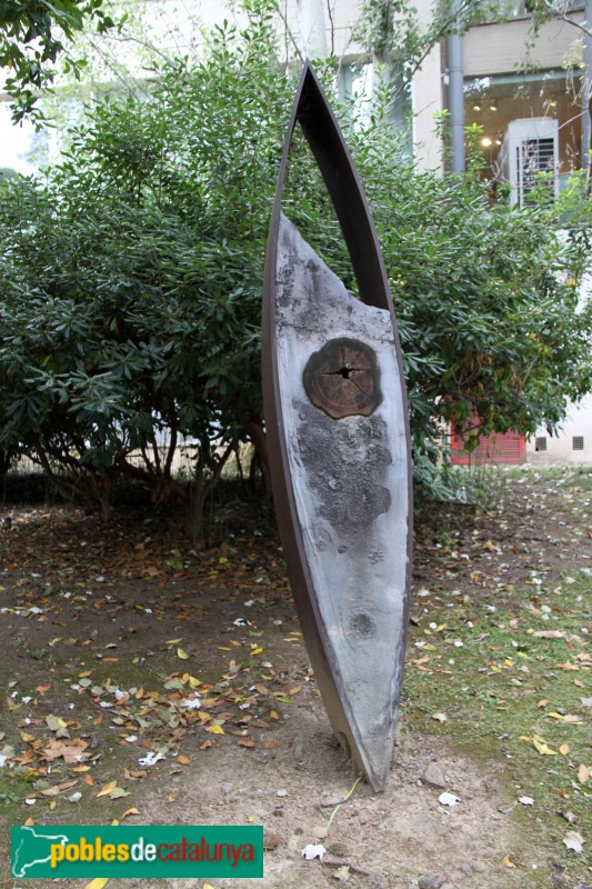 Barcelona - Jardí d'escultures de la Fundació Miró. Gran fus, d'Enric Pladevall (Foto: Albert Esteves, 2016) Barcelona - Jardí d'escultures de la Fundació Miró. Gran fus, d'Enric Pladevall