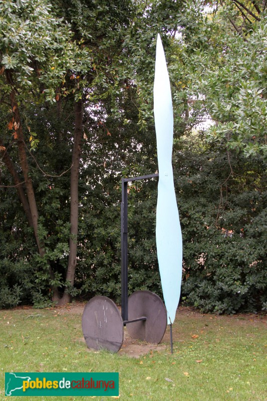 Barcelona - Jardí d'escultures de la Fundació Miró . Gran avió d'hèlix blava, de Riera i Aragó (Foto: Albert Esteves, 2016) Barcelona - Jardí d'escultures de la Fundació Miró . Gran avió d'hèlix blava, de Riera i Aragó